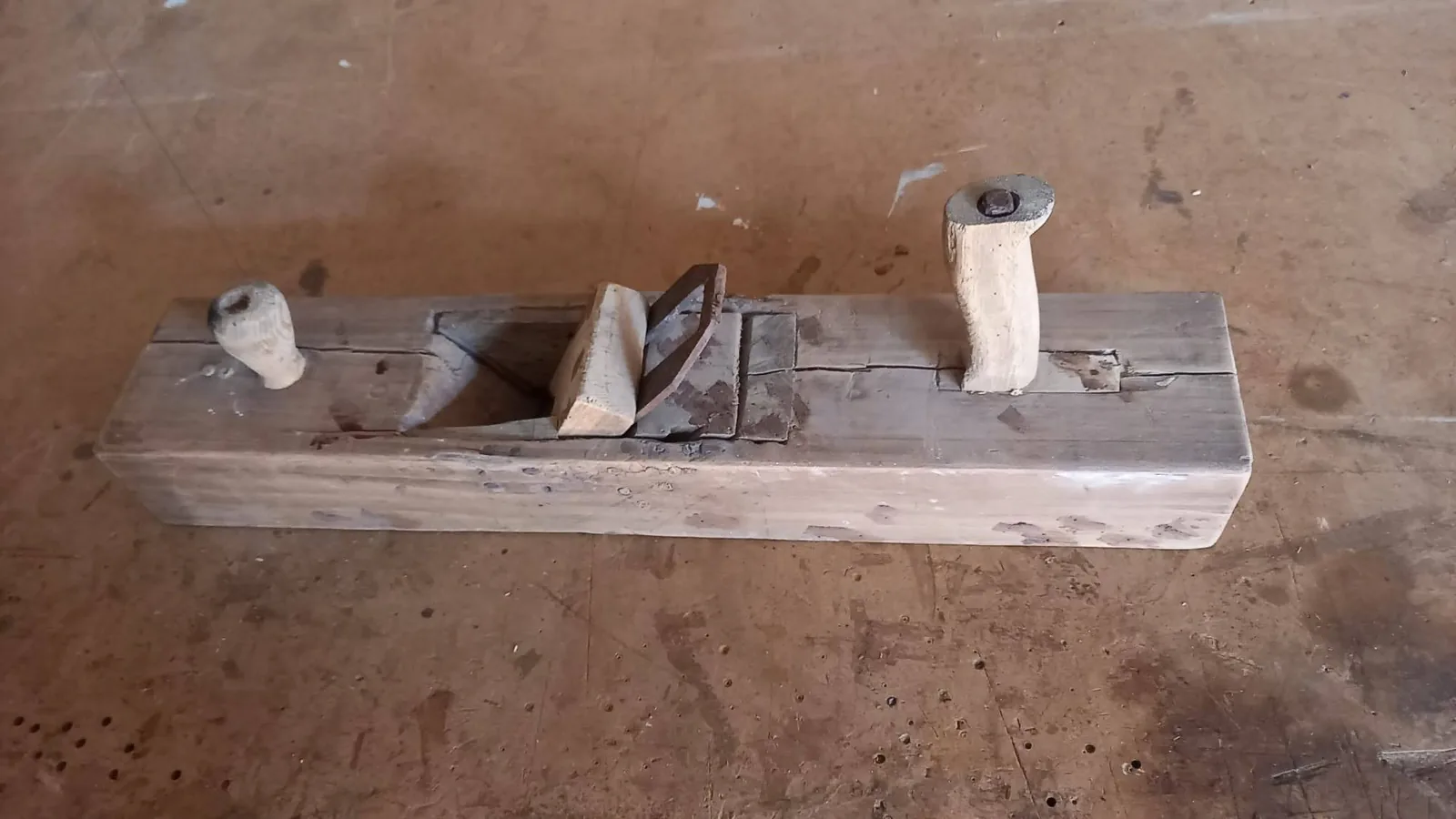 Grande pialla in legno a doppia impugnatura