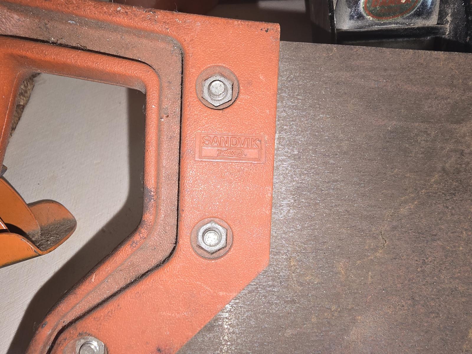 Sega con impugnatura in plastica